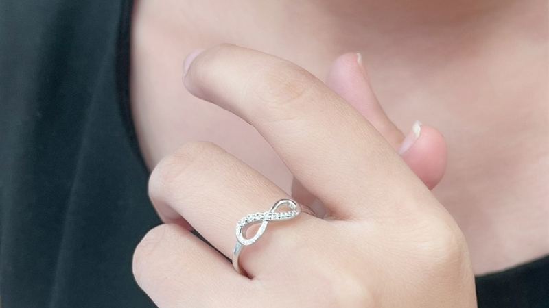 Nhẫn vô cực còn là biểu tượng động lực và là món quà tự thưởng ý nghĩa