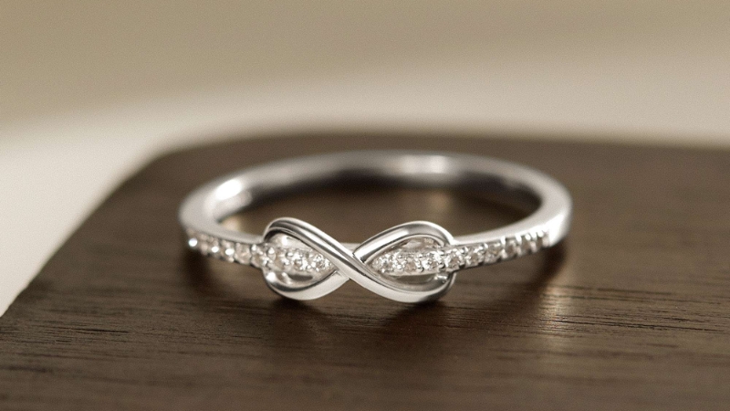 Nhẫn vô cực bạc 925/950 là lựa chọn quen thuộc của học sinh, sinh viên