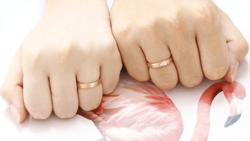 Theo phong tục, người nữ thường đeo nhẫn ở ngón áp út tay phải