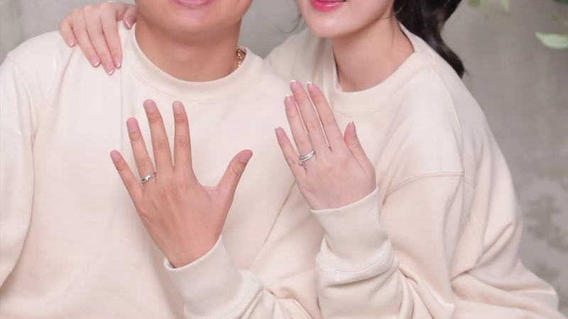 Theo truyền thuyết, việc đeo nhẫn ở ngón áp út tay trái mang ý nghĩa đặc biệt