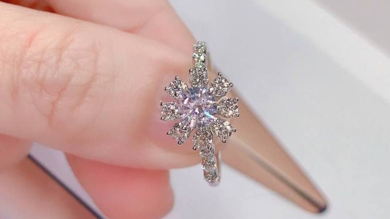 Bạn có thể chọn phong cách có sự kết hợp của nhiều ổ nhẫn để trông nổi bật hơn