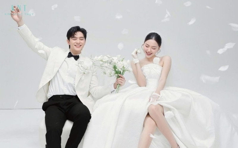 Tông sáng, phông nền tối giản chuẩn phong cách Hàn Quốc nhẹ nhàng và tinh tế