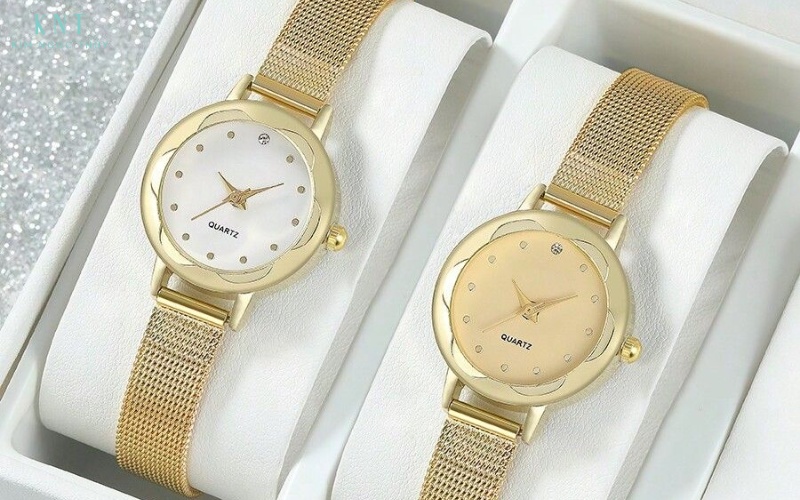 Đồng hồ đôi là món quà kỷ niệm tượng trưng cho thời gian và hành trình đồng hành của hai vợ chồng