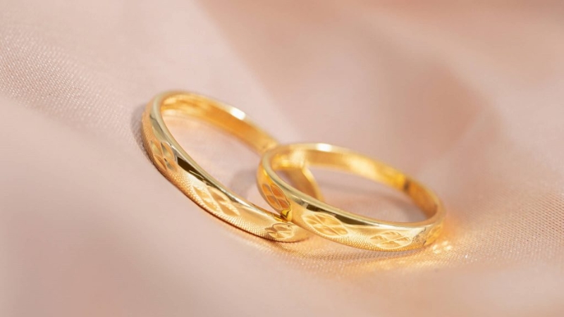 Thân nhẫn là phần vòng tròn ôm lấy ngón tay, còn gọi là đai nhẫn hoặc vòng nhẫn