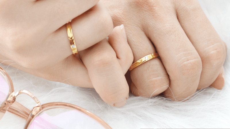 Thân nhẫn trơn là thân có bề mặt nhẵn