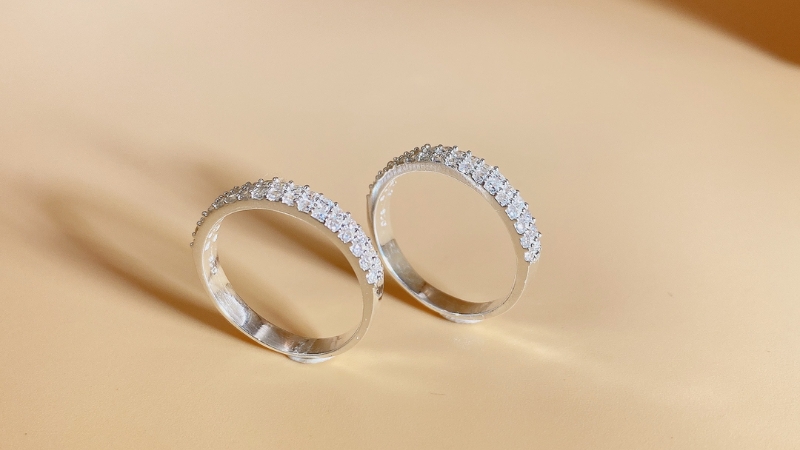 Bạc là chất liệu thân nhẫn rất phổ biến trong nhẫn thời trang