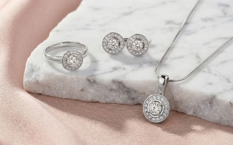 Nên lựa chọn trang sức vàng cưới tại cửa hàng uy tín