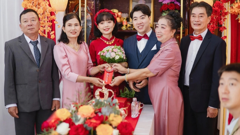 Lễ Vu Quy thường được xem là thời điểm phù hợp để cha mẹ trao vàng hồi môn cho cô dâu