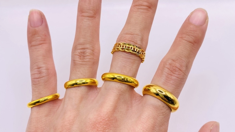 Vàng 24K có màu vàng đậm, ánh vàng rõ và mang cảm giác khá truyền thống