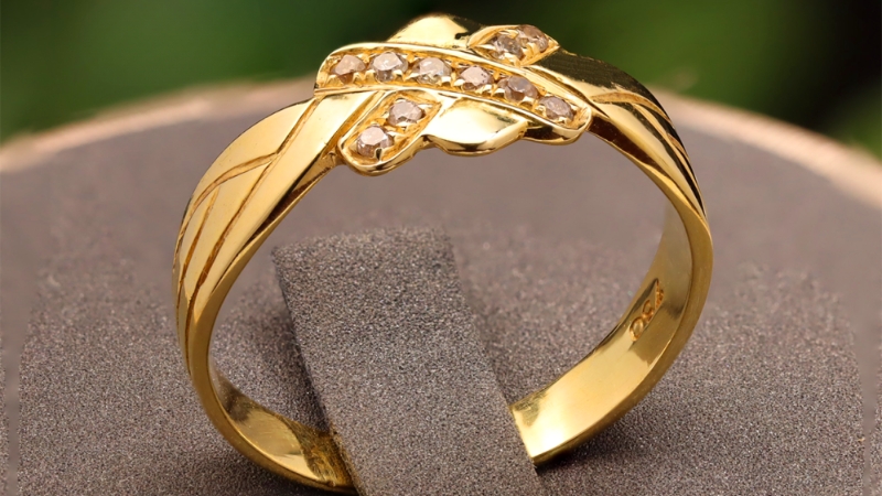 Vàng 7 tuổi rưỡi là loại vàng tây thường được dùng để chế tác trang sức