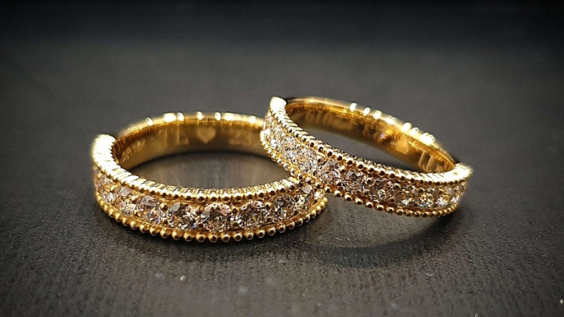 Vàng 750 là lựa chọn lý tưởng để tạo nên các thiết kế trang sức độc đáo và tinh xảo