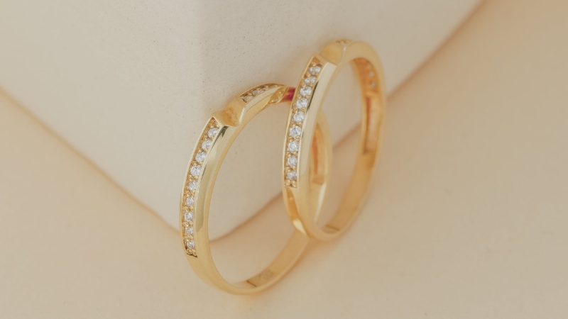 Màu của vàng 8K thường nhạt hơn so với vàng 14K hay 18K