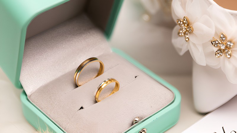 Bảo quản vàng trong hộp lót nhung mềm