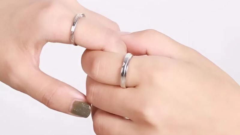 Nhẫn nam sẽ có xu hướng làm dày hơn so với nhẫn nữ