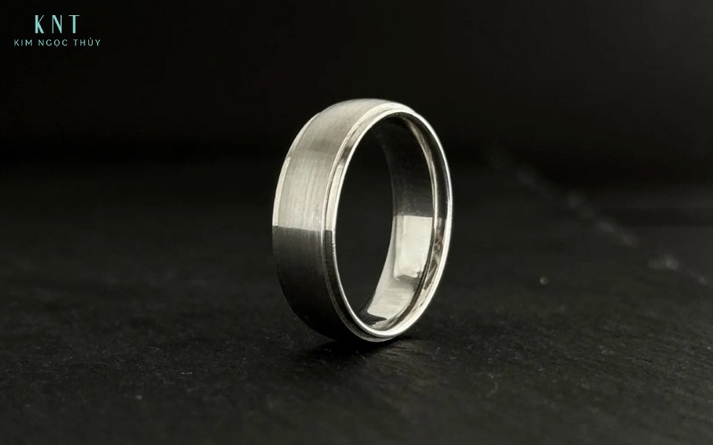 Thiết kế Comfort Fit - lòng nhẫn bo cong mang lại cảm giác thoải mái suốt cả ngày