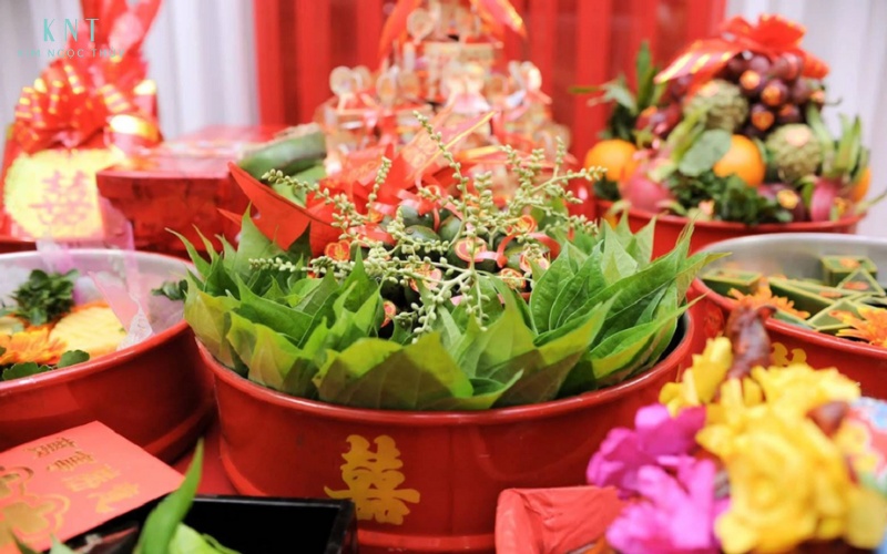 Tráp trầu cau trong 9 tráp ăn hỏi thường được coi là mâm sính lễ mở đầu