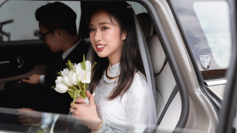 Giờ đón dâu (giờ rước dâu) là khoảng thời gian đoàn nhà trai sang nhà gái làm lễ xin dâu