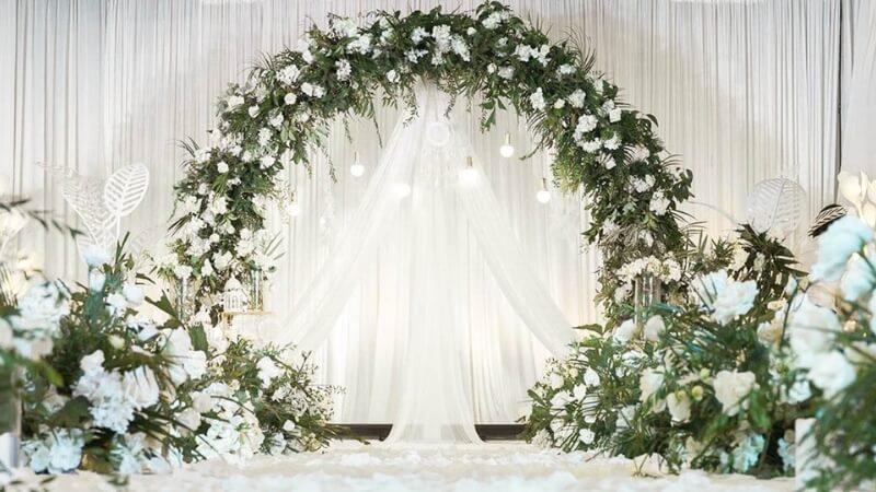 Trang trí quyết định không khí buổi tiệc và sự ấn tượng cho khách mời