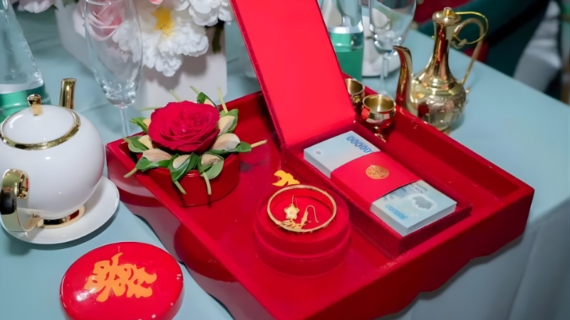 Lễ đen là khoản tiền mặt do nhà trai chuẩn bị và mang sang nhà gái trong lễ ăn hỏi