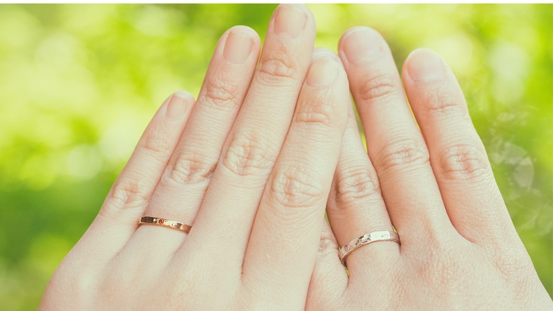 Nhẫn đôi (nhẫn cặp) là hai chiếc nhẫn có thiết kế liên quan hoặc tương đồng