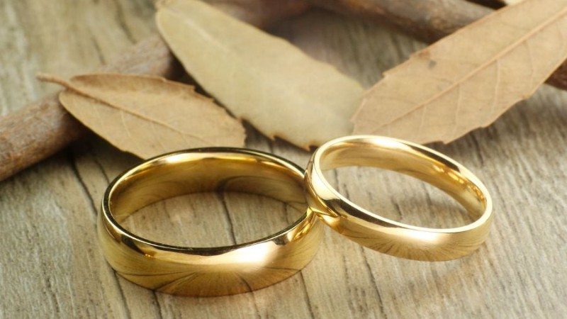 Nhẫn trơn là loại nhẫn có thiết kế đơn giản với bề mặt nhẵn