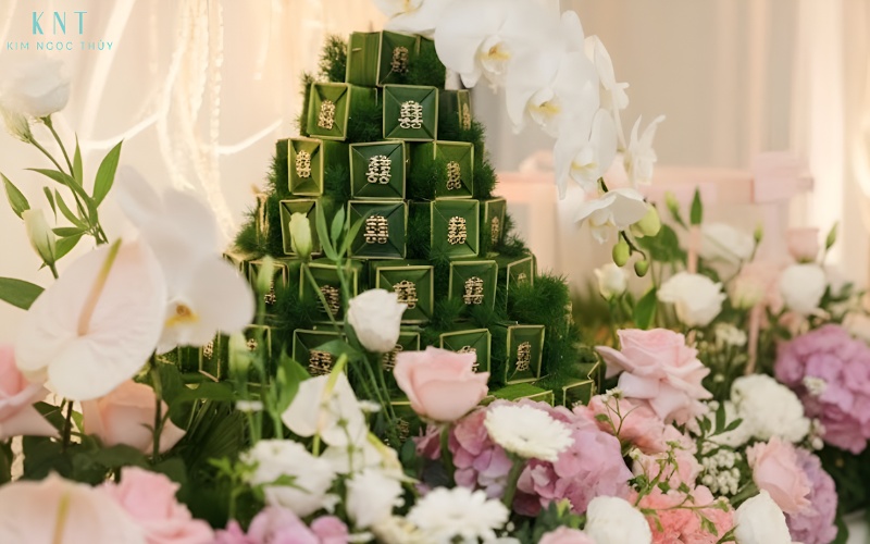 Mâm bánh phu thê tượng trưng cho tình yêu bền chặt, sự đồng lòng và hạnh phúc trong hôn nhân