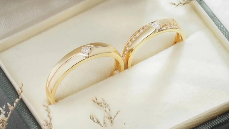 Vàng 10K là vàng chứa khoảng 41,7% vàng nguyên chất và 58,3% là các kim loại khác