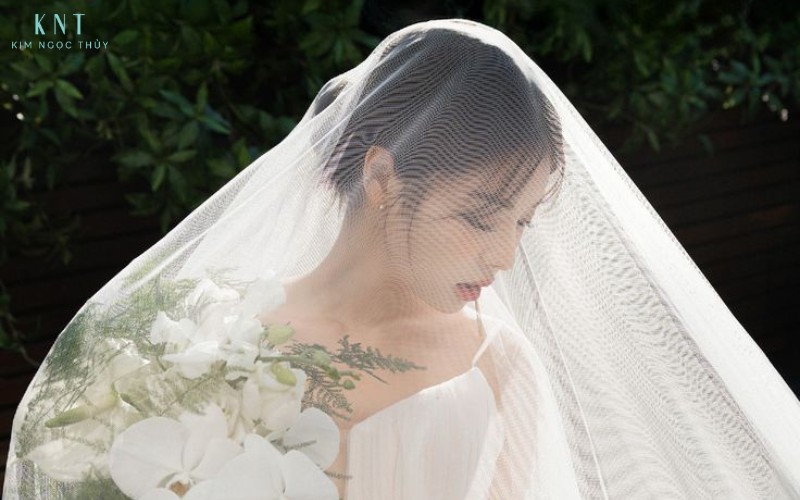 Veil che mặt cô dâu mang ý nghĩa bảo vệ, giúp cô dâu an tâm bước vào chặng đường hôn nhân mới