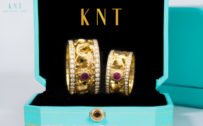 Nhẫn cưới rồng phụng thể hiện sự đồng hành và chia sẻ trách nhiệm trong gia đình