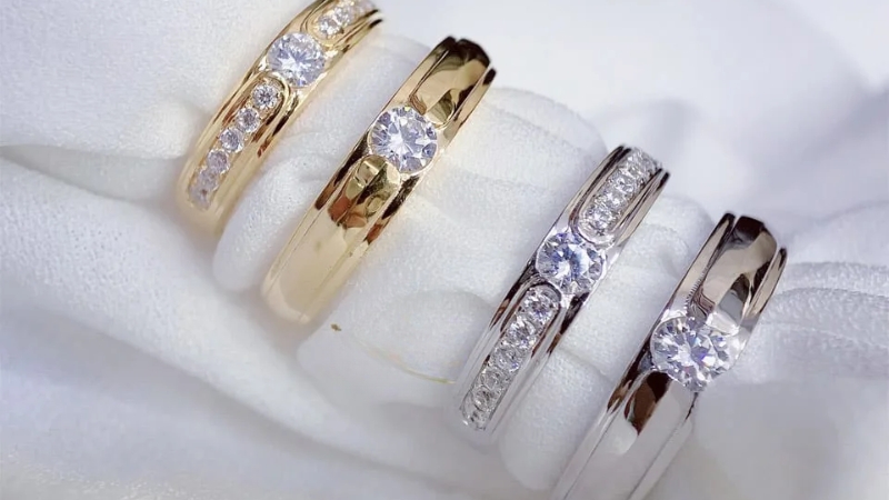 Nhẫn cưới đính đá thường được ưa chuộng bởi các cô dâu yêu thích