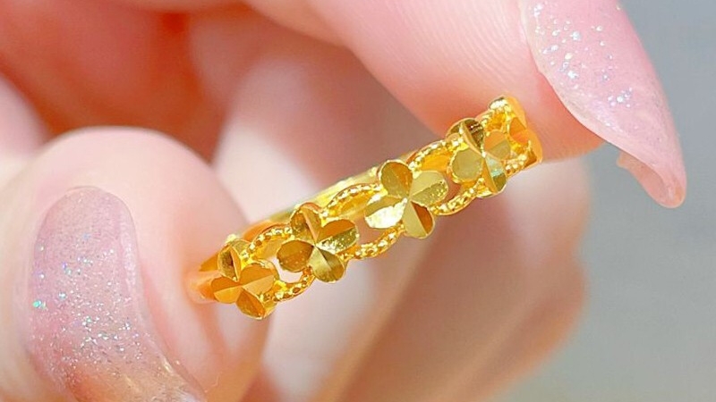 Nhẫn vàng là món trang sức có giá trị giúp người đeo tôn lên vẻ đẹp riêng