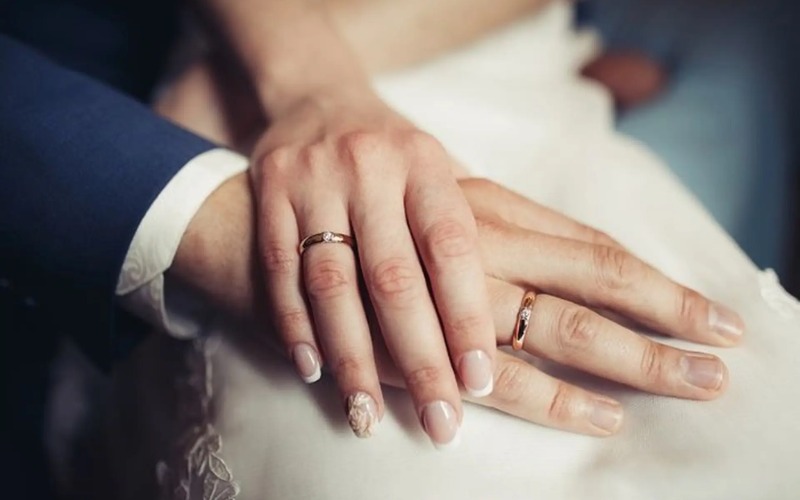 Quy tắc "nam tả nữ hữu" từ lâu đã trở thành kim chỉ nam cho việc lựa chọn tay đeo nhẫn