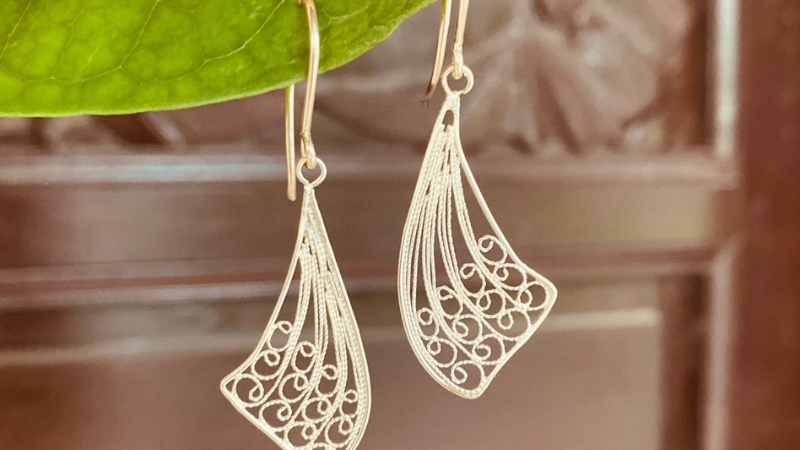 Bông tai filigree được ưa chuộng vì vừa nổi bật về mặt thẩm mỹ