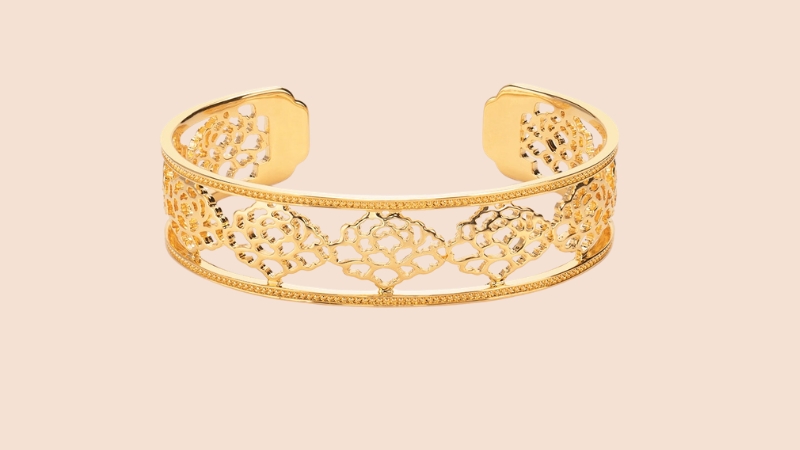 Vòng tay filigree được tạo từ nhiều mắt xích filigree nhỏ nối lại với nhau