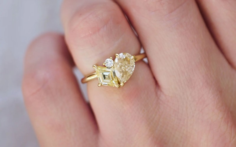 Bạn nên chọn kiểu thiết kế nhẫn Cluster phù hợp dáng tay