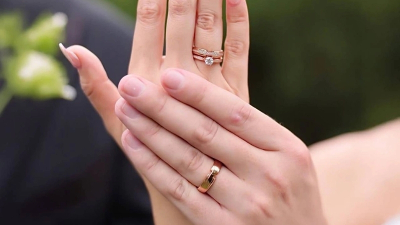 Nhẫn cưới vàng tây phù hợp làm trang sức đeo thường xuyên