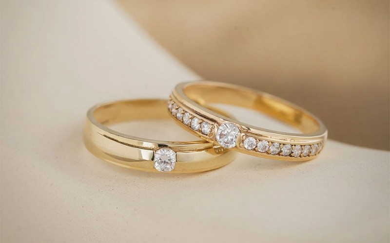 Nhẫn cưới vàng 18K là lựa chọn phù hợp cho các cặp đôi