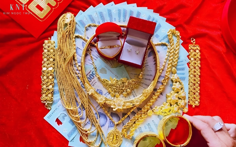 Tiền nạp tài và vàng cưới thể hiện lòng thành của nhà trai