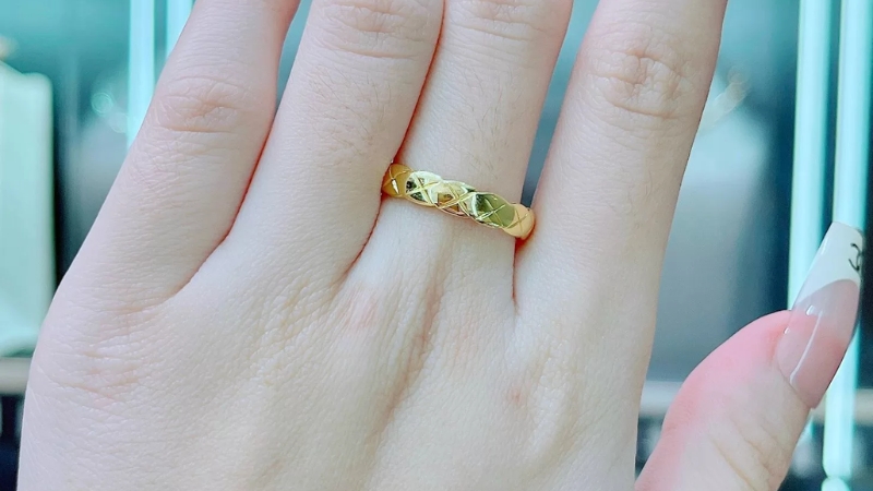 Vàng là chất liệu phổ biến để làm nhẫn