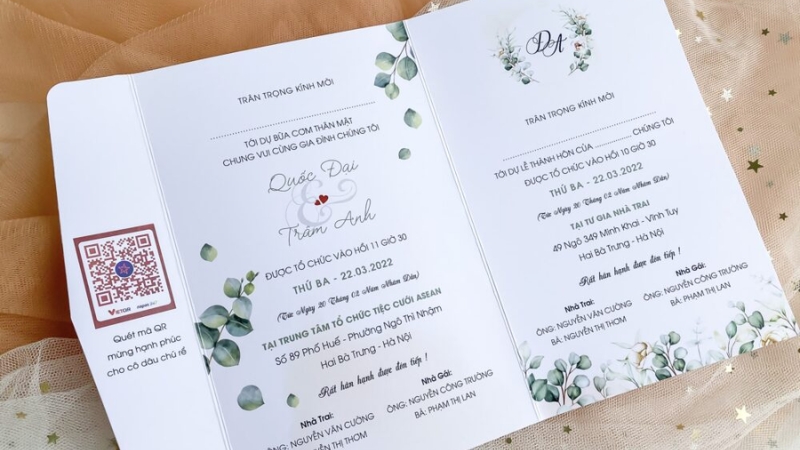 Thiệp cưới có đính kèm mã QR cho khách mời không thể tham dự trực tiếp