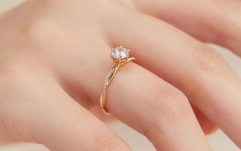 Vàng tây thường được sử dụng để làm nhẫn cầu hôn