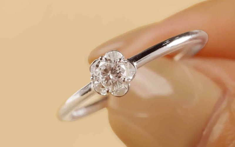 Vàng 18K thường được chế tác thành nhẫn cầu hôn