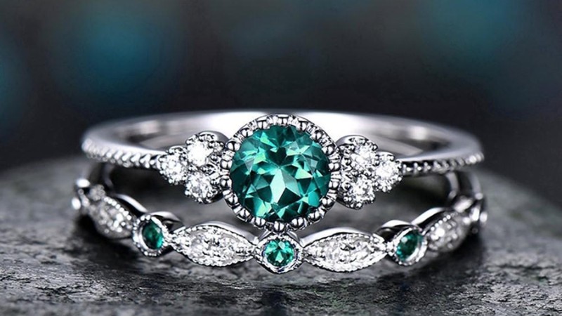 Khi chọn đá để đính, bạn có thể dựa theo cung mệnh hoặc ý nghĩa riêng