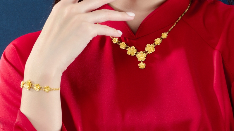 Nếu yêu thích phong cách hiện đại thì bạn có thể chọn trang sức thiết kế kiểu mảnh