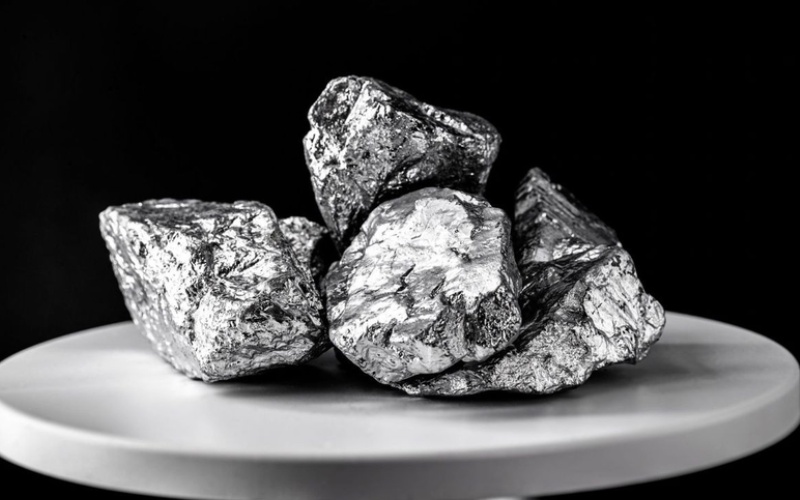 Bạch kim là một kim loại quý riêng biệt với tên quốc tế là Platinum/Platin