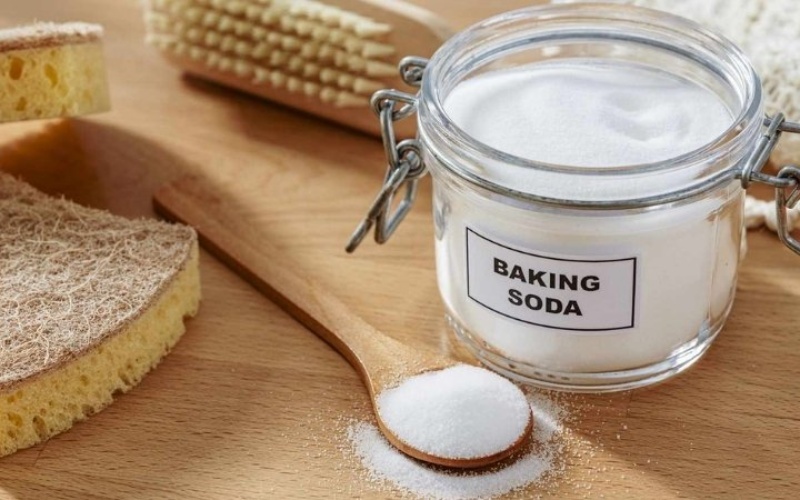 Baking soda không phù hợp để chà thường xuyên lên bề mặt nhạy cảm