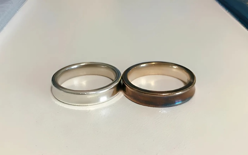 Trang sức bằng bạc sẽ bị xỉn màu theo thời gian
