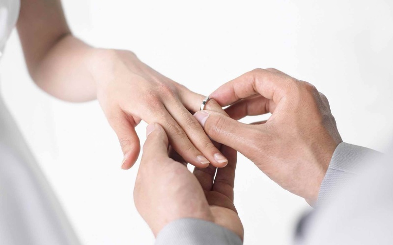 Lời phát biểu ngắn trong nghi thức trao nhẫn cưới nhằm bày tỏ cảm xúc dành cho người bạn đời