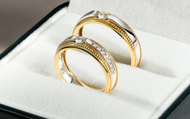Bạn cần cất nhẫn trong hộp riêng khi chưa dùng đến để hạn chế trầy xước và thất lạc
