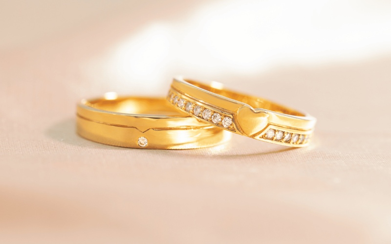 Vàng 14K phù hợp với nhiều cặp đôi muốn độ cứng và tính ứng dụng ổn định